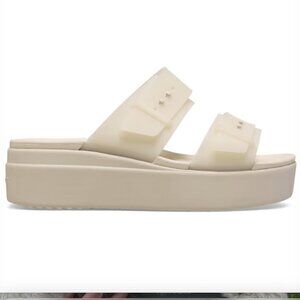 Crocs Brooklyn Buckle Frosted Low Wedge, Sandstone, 6